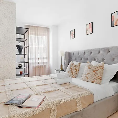 Daire Champs-elysees & Arc De Triomphe - 2br 2ba - Vacation Paris